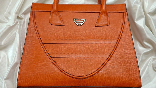 How to Spot a Real Leather Handbag in 10 Seconds: A First-Time Buyer’s Guide